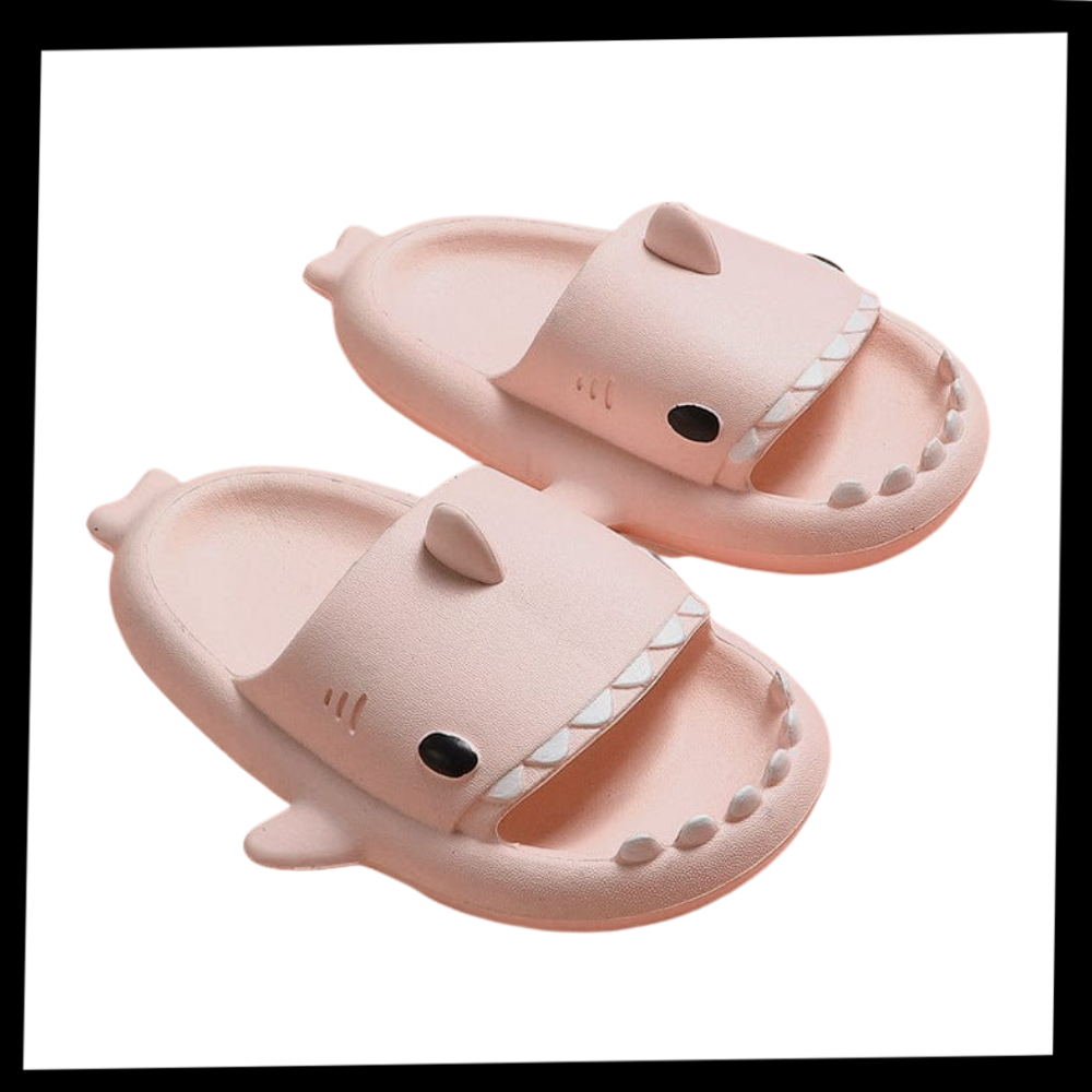 Chaussons de plage en forme de requin