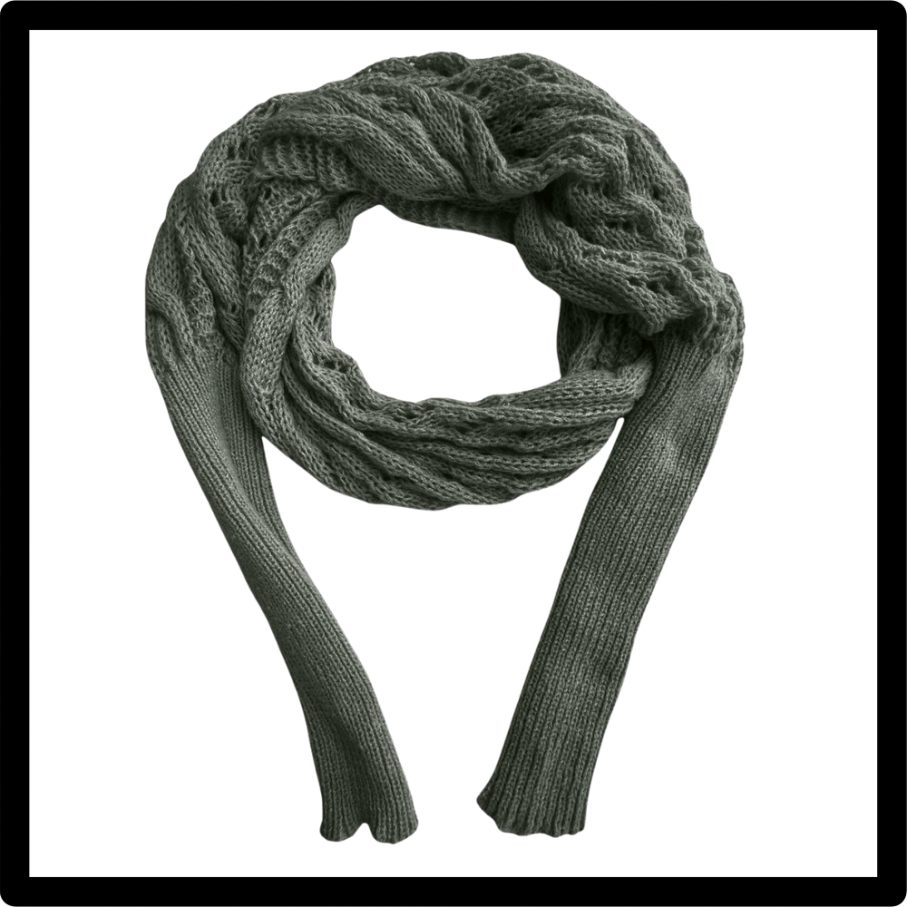 Chandail douillet en tricot avec épaules découvertes